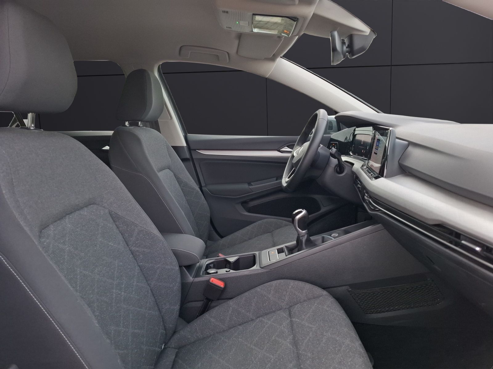 Fahrzeugabbildung Volkswagen Golf VIII TSI Life Matrix Navi AID ACC PDC SH LM