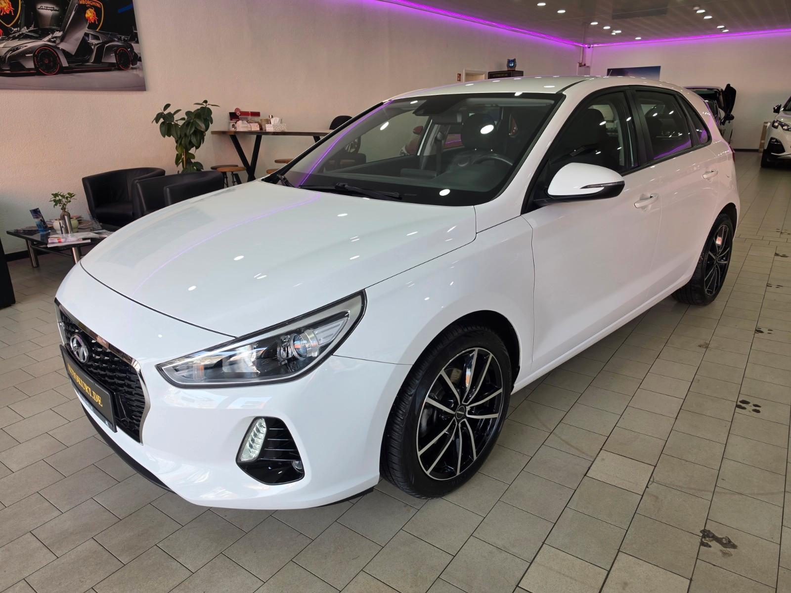 Hyundai i30 Select Klima Garantie Pdc´s v + h Tüv 07.27