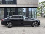 Mercedes-Benz E 400 e 4MATIC-8 Fach Bereifung Ambiente plus - gebrauchte Mercedes-Benz E 400 aus dem Jahr 2024