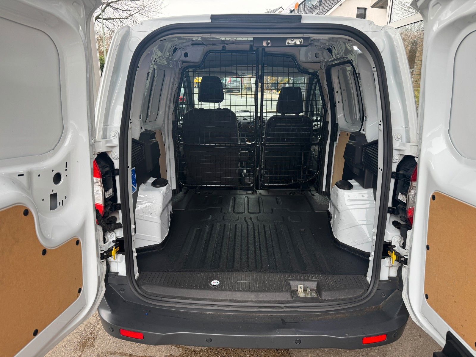 Fahrzeugabbildung Ford Transit Courier Klima/Bluetooth/1.Hand