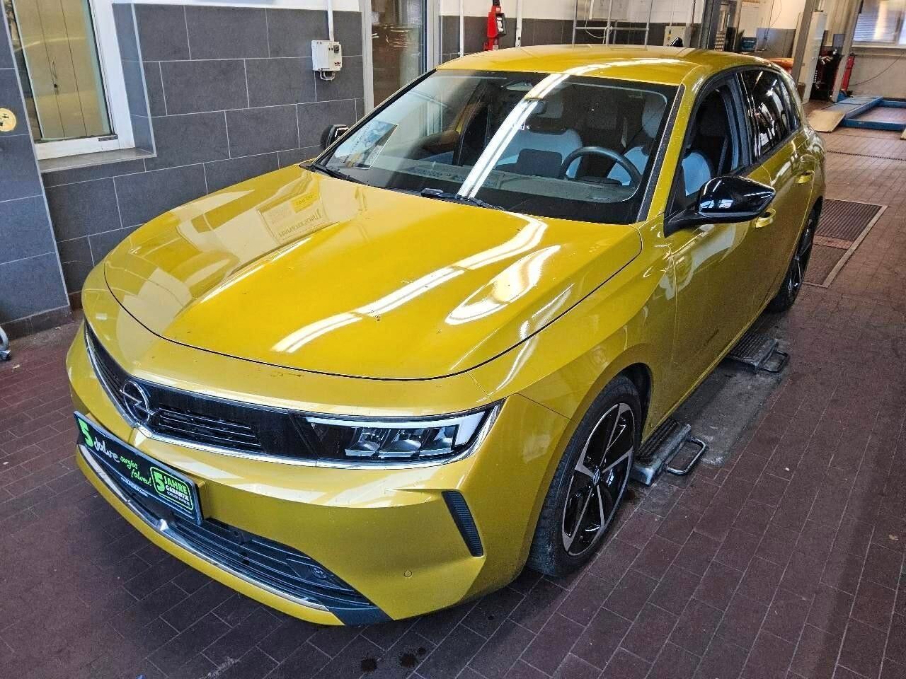 Fahrzeugabbildung Opel Astra L Lim. 1.6 HYBRID EDITION NAVI/LED/KAMERA