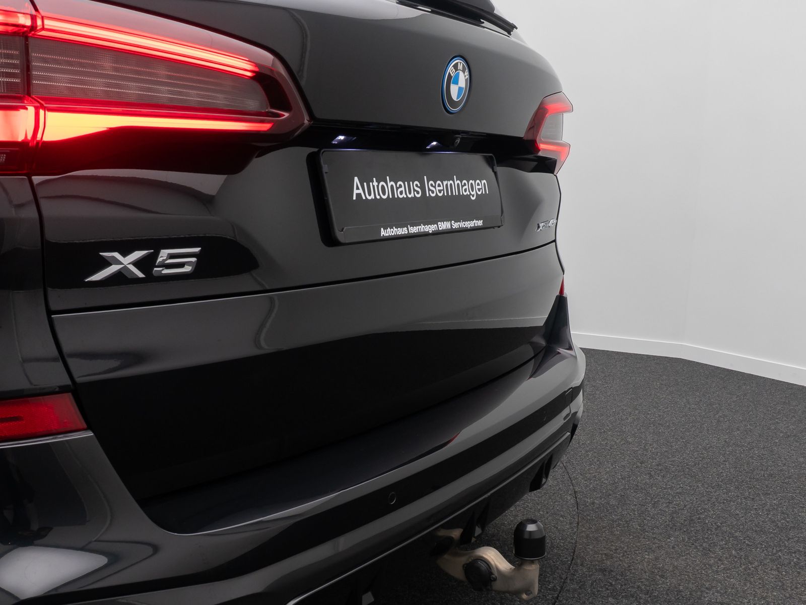 Fahrzeugabbildung BMW X5 xD45e M Sport Individual AHK HiFi DAB Panoram