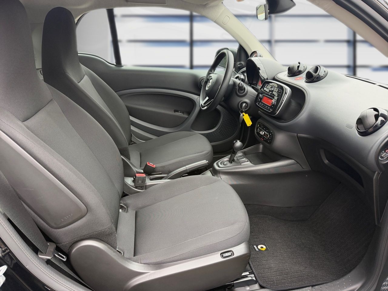 Fahrzeugabbildung Smart smart EQ fortwo 22KW+SITZHEIZ+KLIMAAUTO+DAB+USB