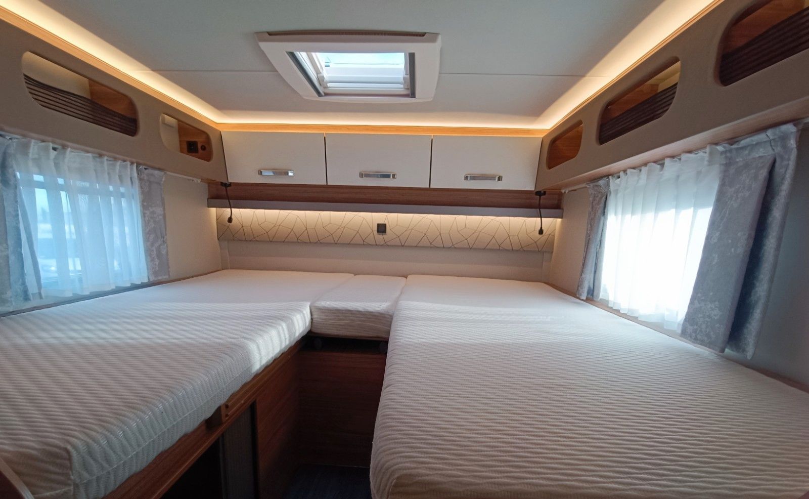 Fahrzeugabbildung Weinsberg CaraSuite 700 MEG Ford*Automatik*Xenon*Dachklima