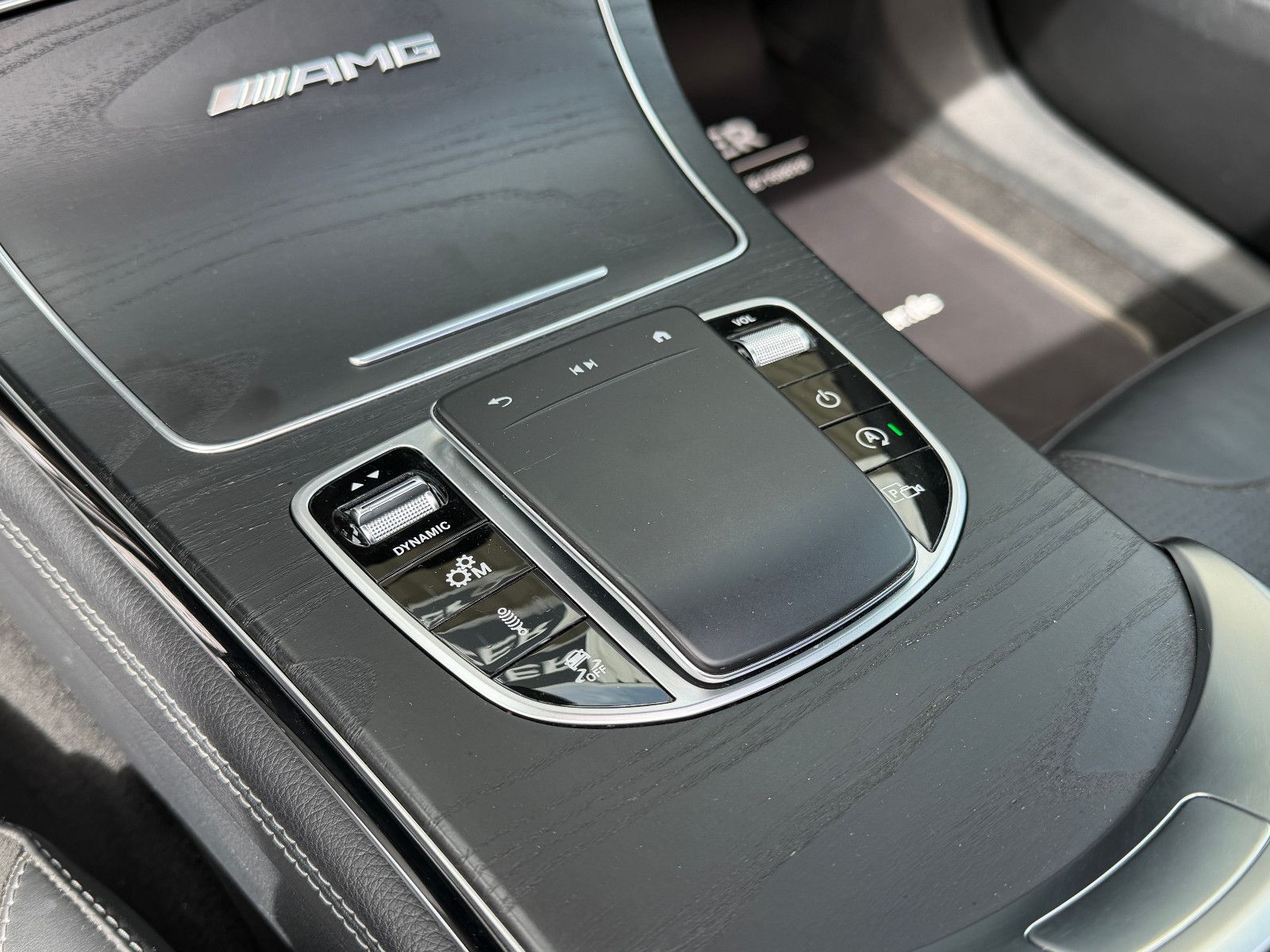 Fahrzeugabbildung Mercedes-Benz GLC 63 AMG Coupe/MBUX/Ambiente/Schiebedach/Kam/