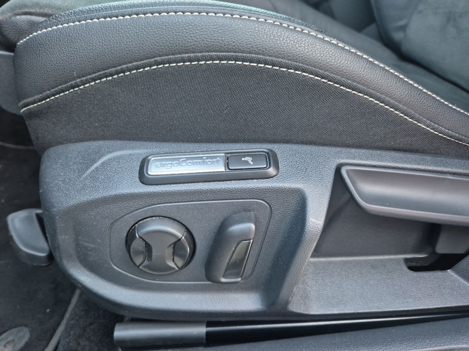 Fahrzeugabbildung Volkswagen Arteon SB TDI Elegance DSG 4M LED AHK Navi AID A