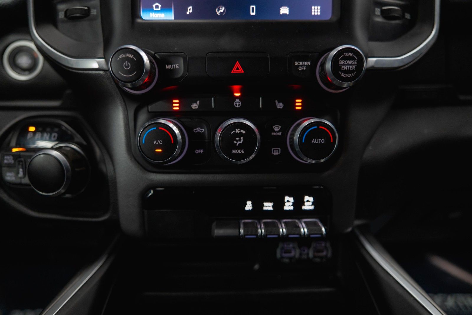 Fahrzeugabbildung Dodge RAM 5.7 V8 HEMI 4x4 Night LARAMIE LONGBED 19%
