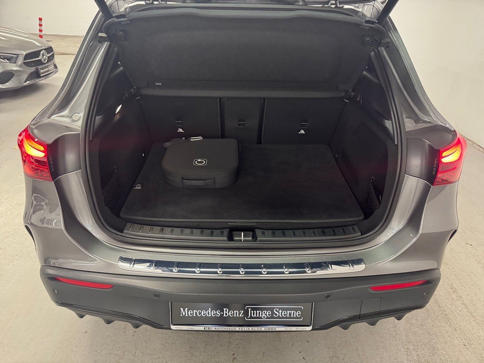 Fahrzeugabbildung Mercedes-Benz EQA 250+ AMG*Distro*HUD*360°*20"*Burmester*Totw*