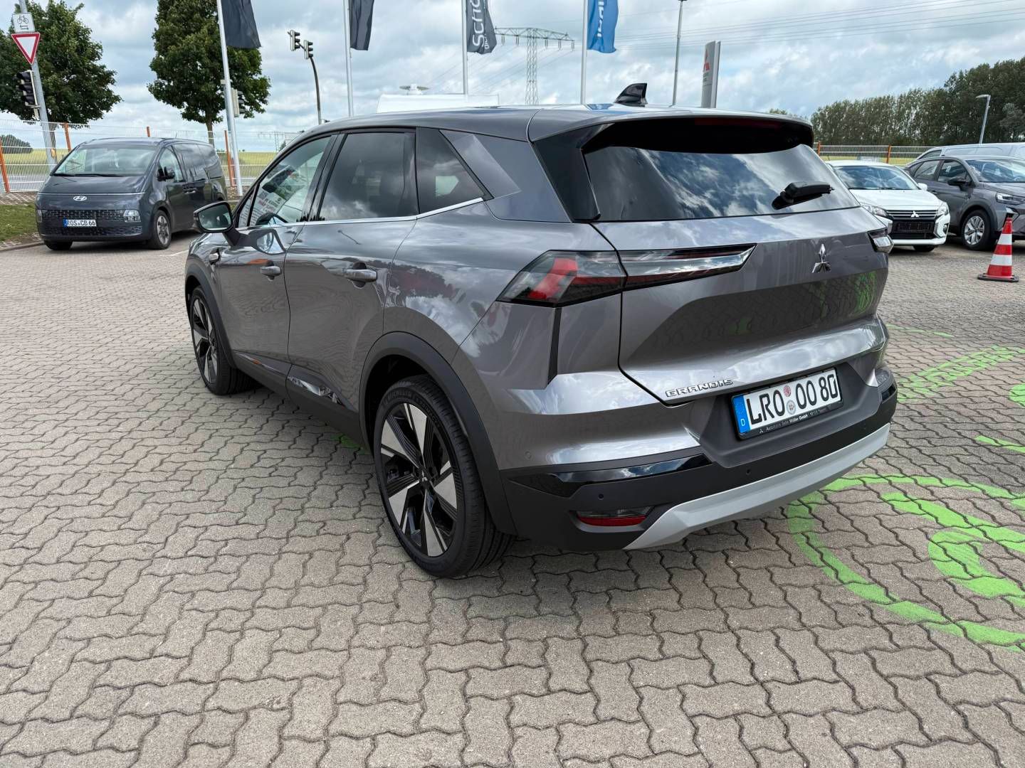 Fahrzeugabbildung Mitsubishi Grandis Intro Edition 1.3 T-Benziner 7-DCT