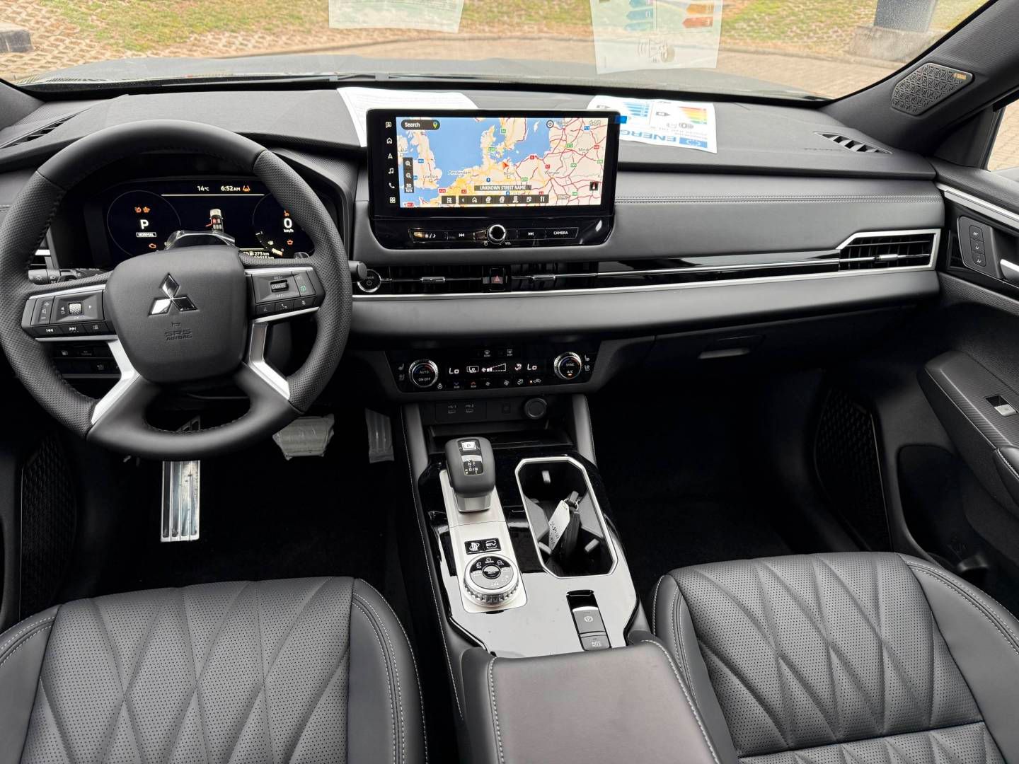 Fahrzeugabbildung Mitsubishi Outlander Plug-in Hybrid Black  2.4