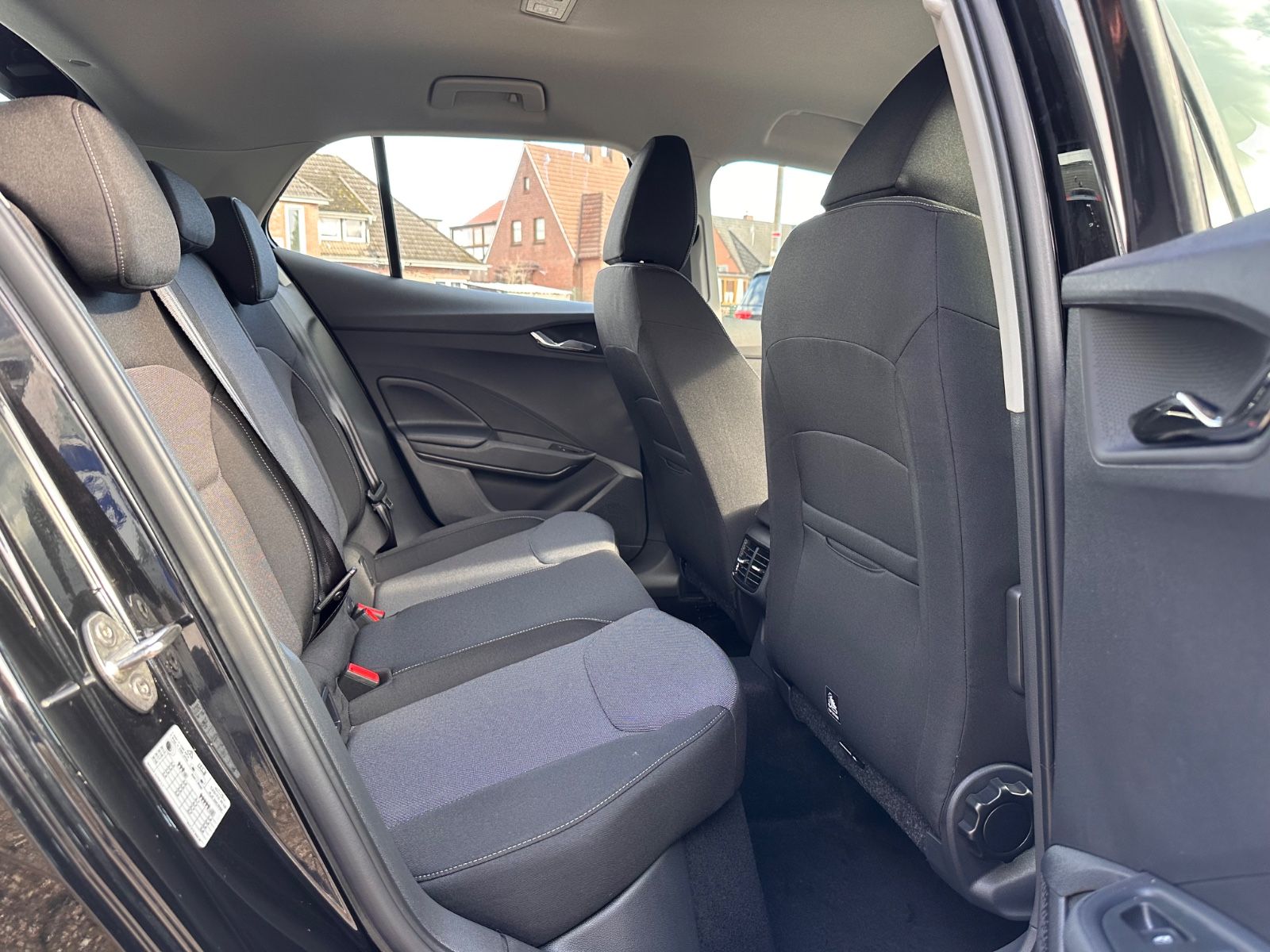 Fahrzeugabbildung SKODA Fabia Selection 1.0 TSI DSG LED/GRA/SHZG/APP