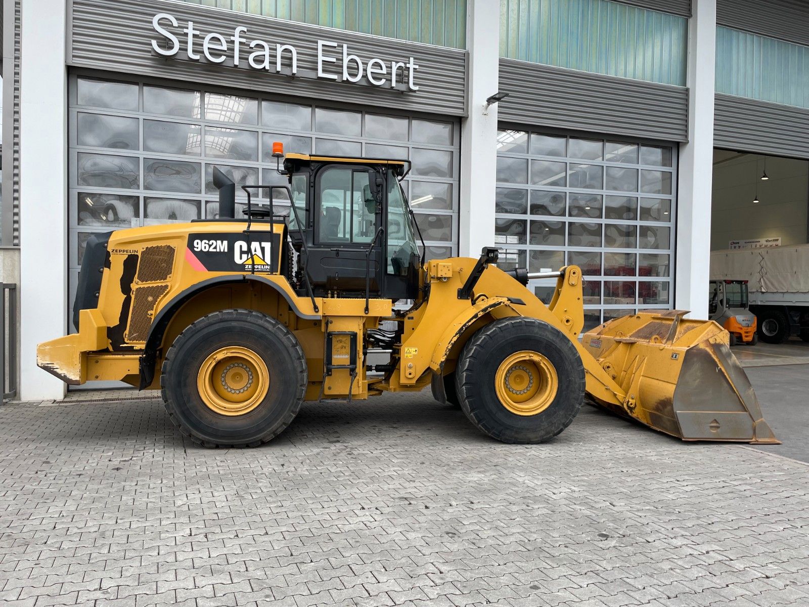 Fahrzeugabbildung CAT 962M / 8.035h / Schaufel