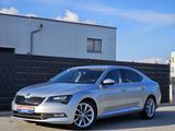 Skoda Superb 1.4 TSI Style Green tec NAV KAM SHZ PDC - silberne Skoda Superb