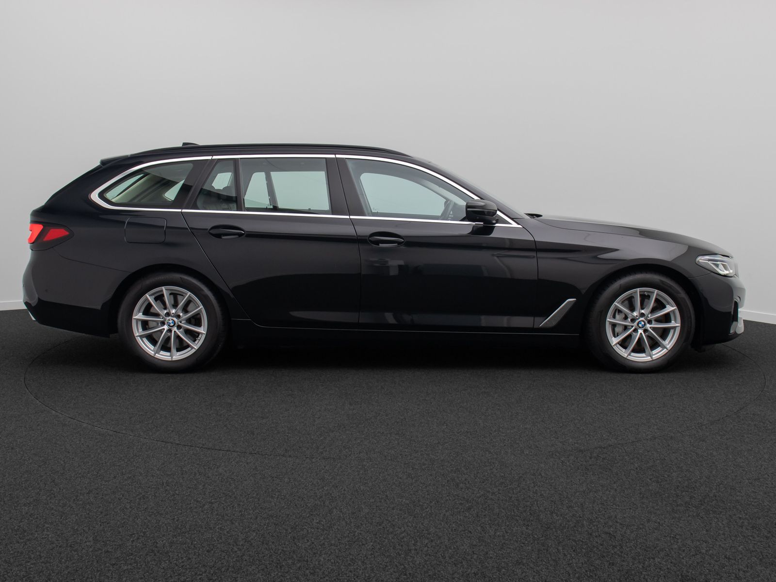 Fahrzeugabbildung BMW 540d xD ACC Laser HUD DAB Panorama H/K Belüftung