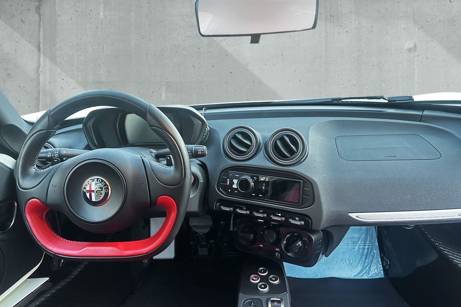 Fahrzeugabbildung Alfa Romeo 4C*1.Hand*Deutsches Auto*Carbon Scheinwerfer
