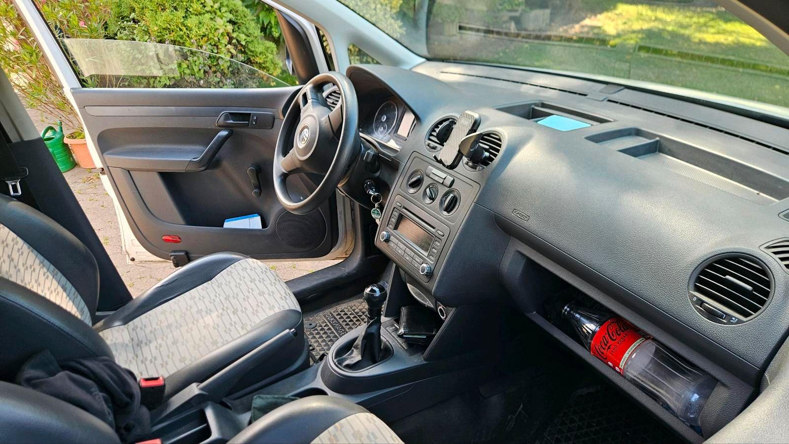Volkswagen Caddy 2011 — interior