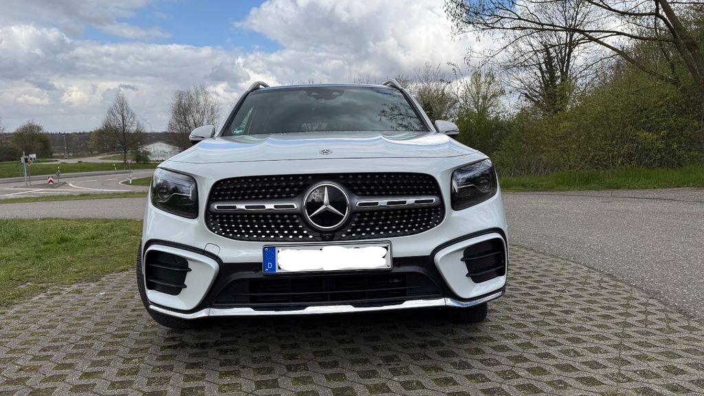 Image of Mercedes-Benz GLB 220