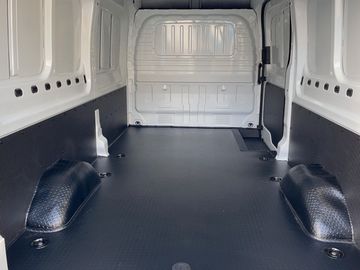 Maxus Deliver 9 L3H2 Base *38% RABATT*PDChi*KLIMA*TEL*