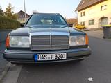 Mercedes-Benz E 200 E 200 - gebrauchte Mercedes-Benz E 200 aus dem Jahr 1992