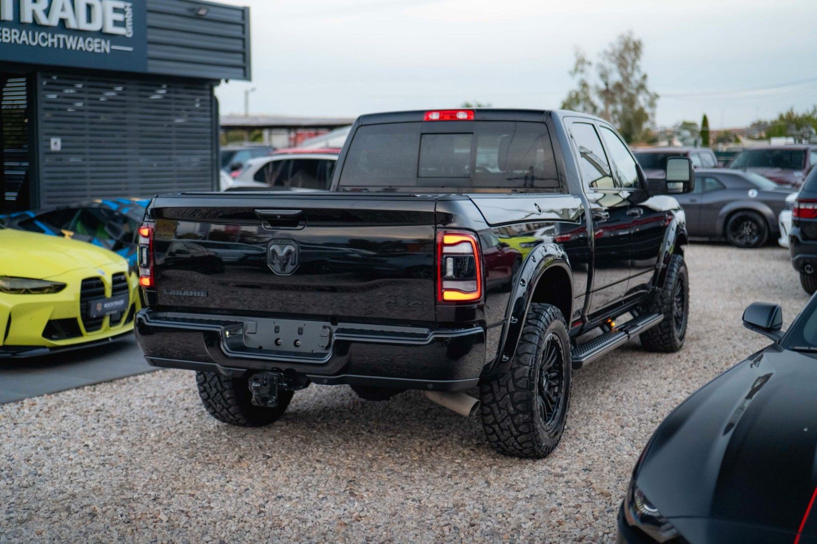 Fahrzeugabbildung Dodge RAM 3500 HEAVY DUTY 6.7 Cummins Laramie Night
