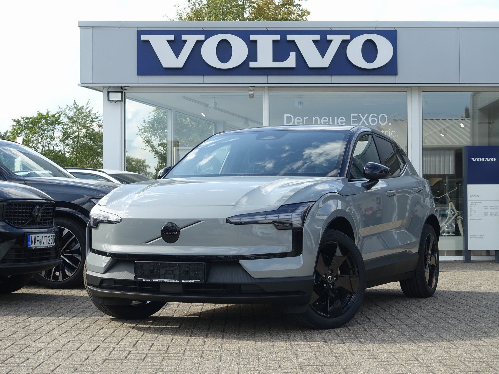 Volvo EX30 Black Edition P5 Electric Plus H&K