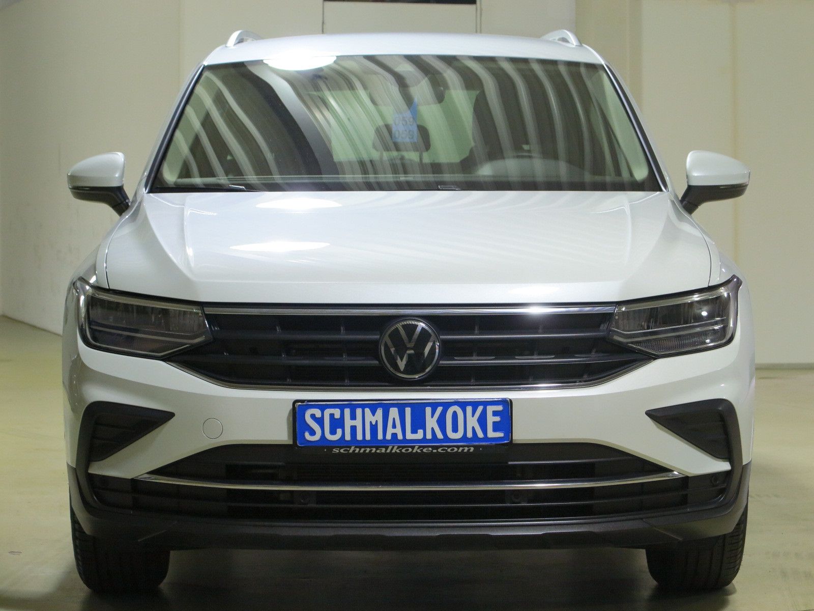 Volkswagen Tiguan - 1