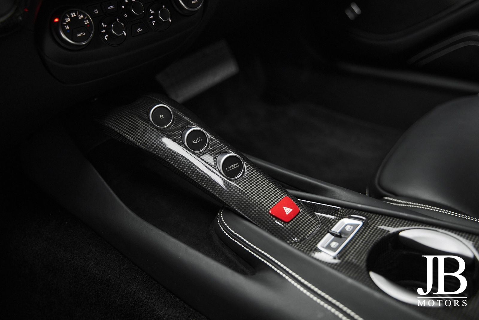 Fahrzeugabbildung Ferrari F12 Carbon Lift LED JBL Kamera Electric Seats