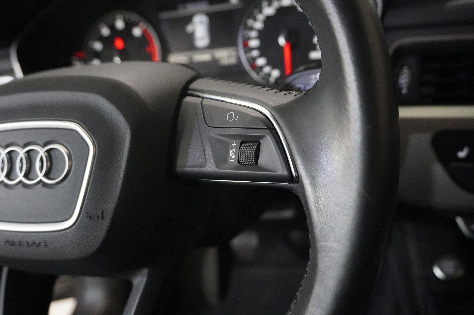 Fahrzeugabbildung Audi A4 Avant 2.0 TFSI ULTRA SPORT NAVI/LED/SHZ/PDC