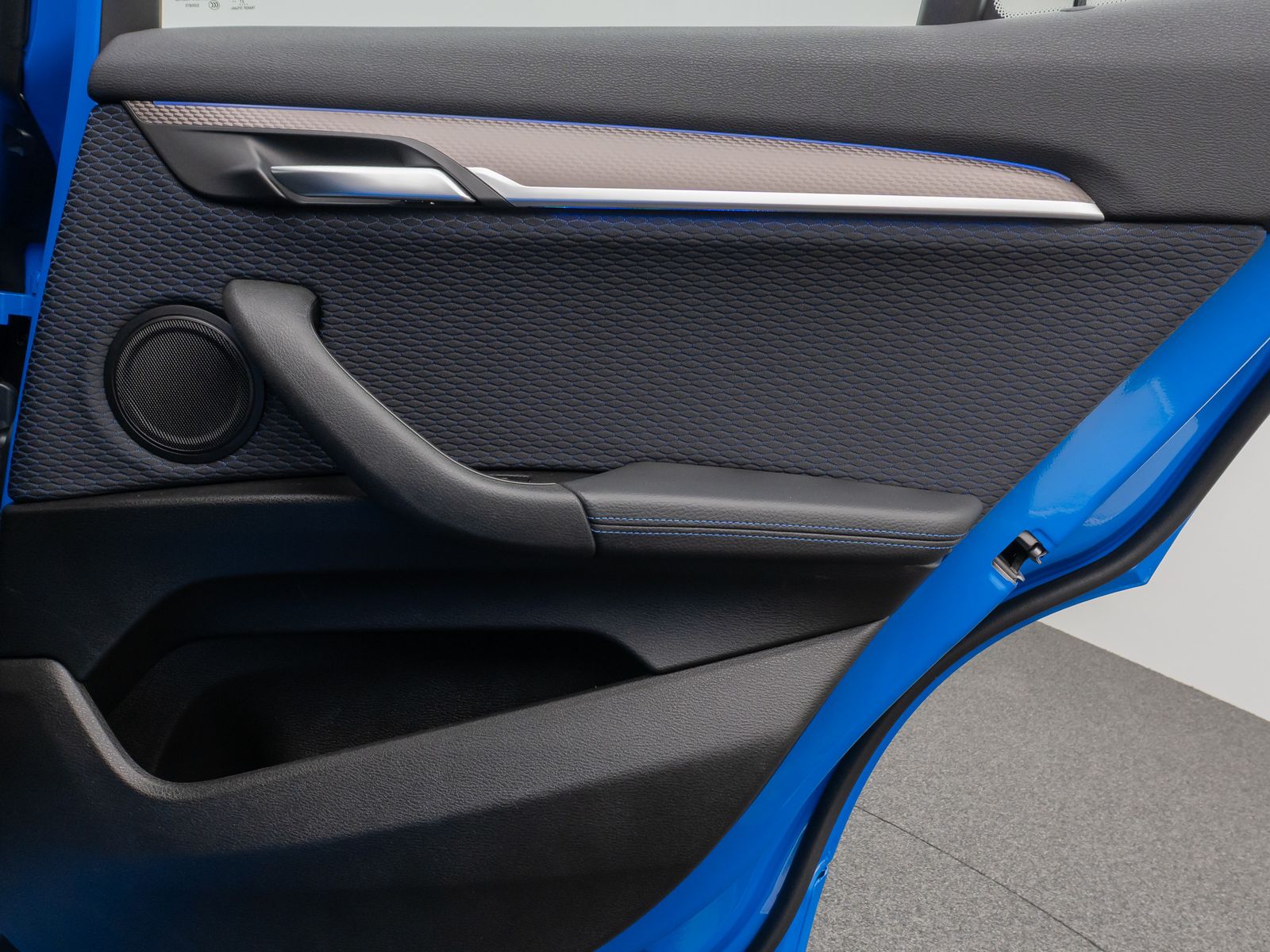 Fahrzeugabbildung BMW X2 xD20i M Sport DAB HUD Navi+ Alarm LED PDChint
