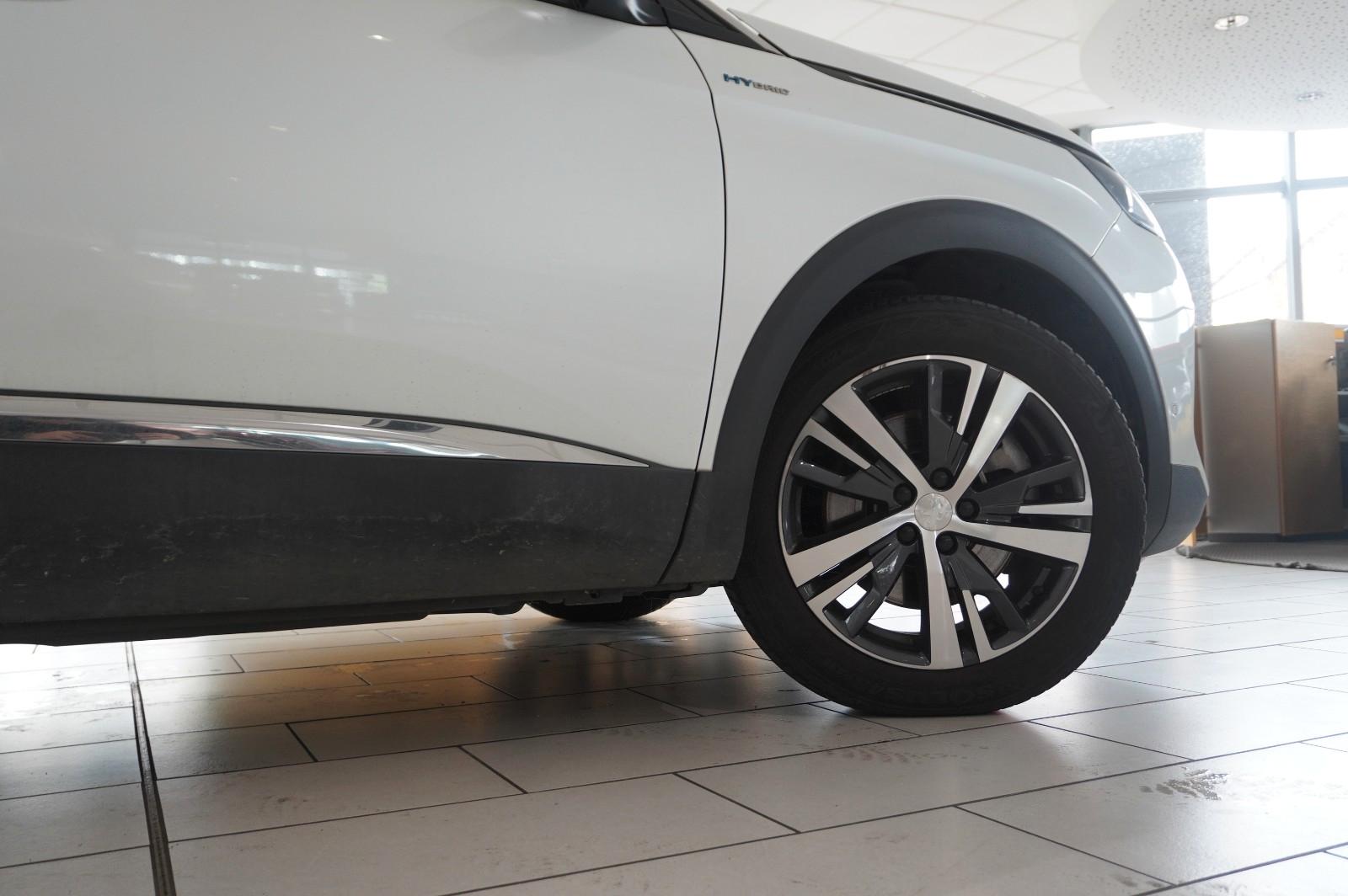 Peugeot 3008 Hybrid PHEV ALLURE NAVI/LED/KAMERA/SHZ/AHK