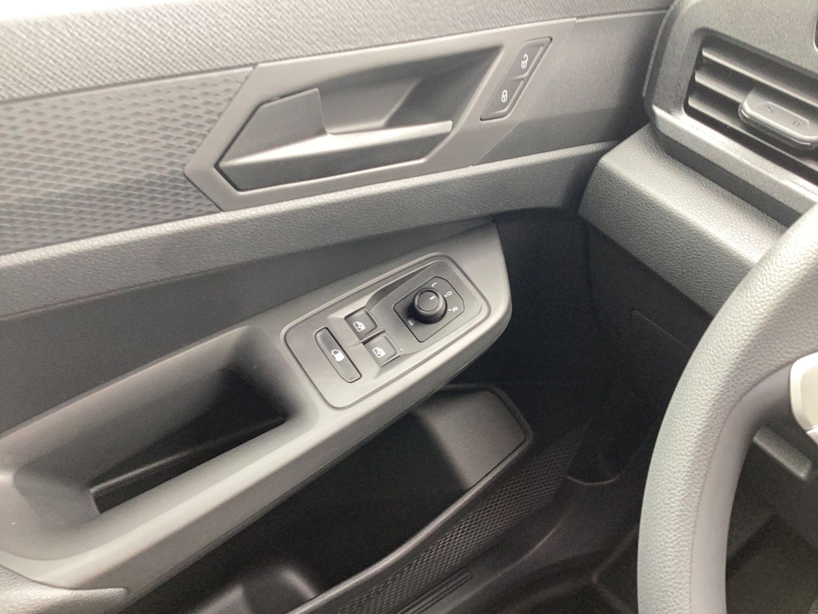 Fahrzeugabbildung Volkswagen Caddy TDI Kasten Maxi  4M LED AHK AID GRA PDC SH