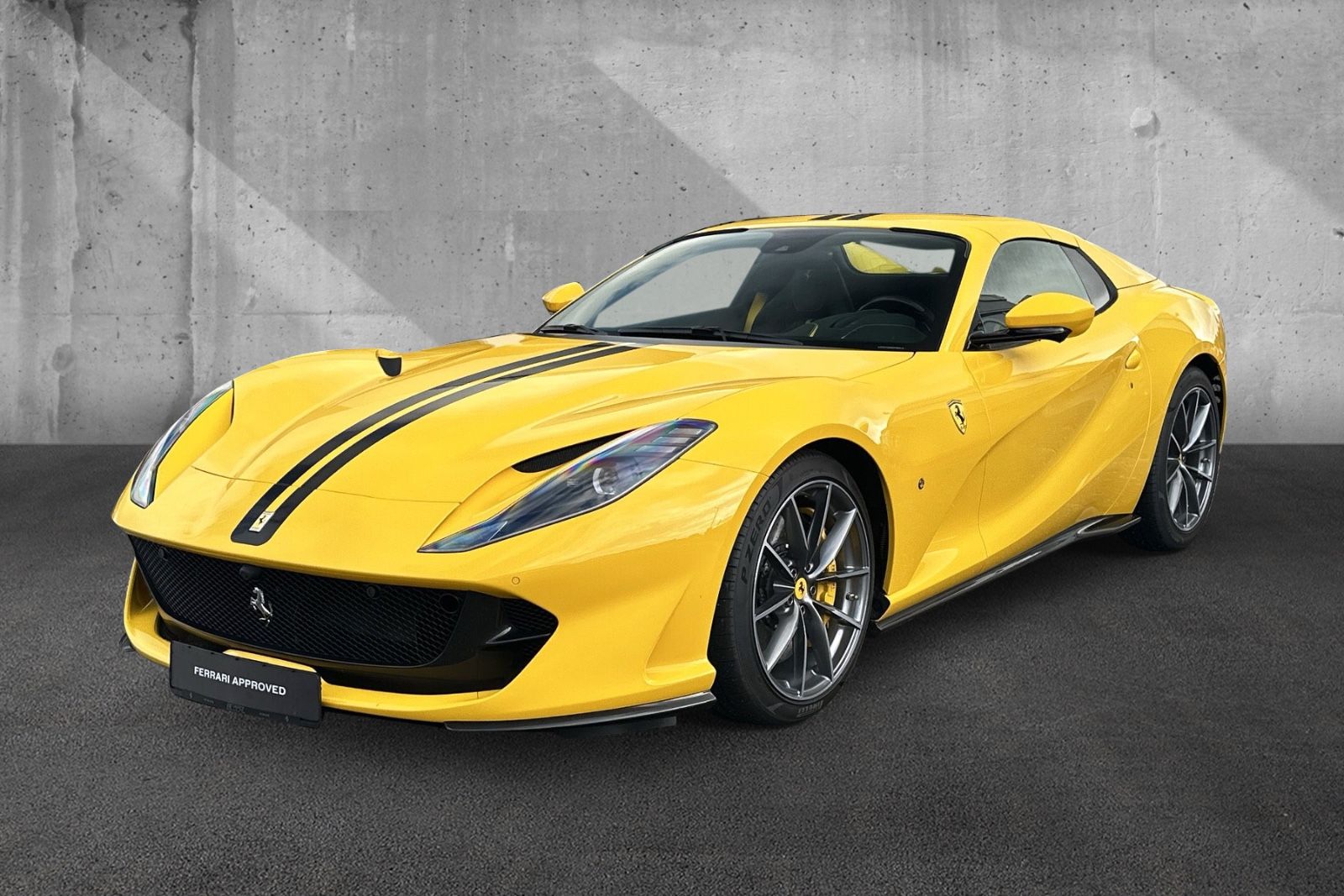 Fahrzeugabbildung Ferrari 812 GTS*Full Carbon*Lift*Painted Stripes*JBL