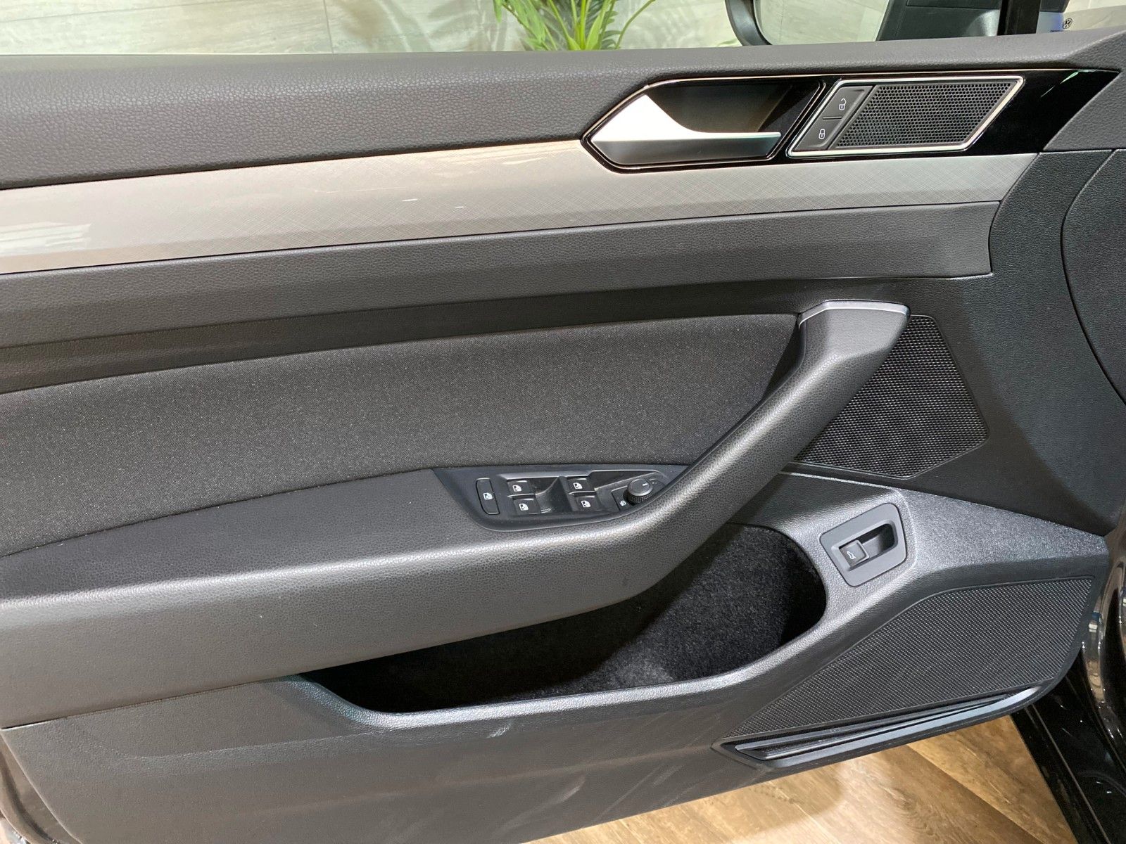 Fahrzeugabbildung Volkswagen Passat Variant Business 2,0TDI *LED*NAVI *ASSIST