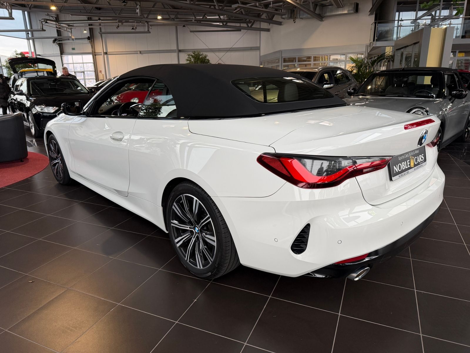 Fahrzeugabbildung BMW 420i Cabrio Shadow Line AHK LEDER LED NAV 18"