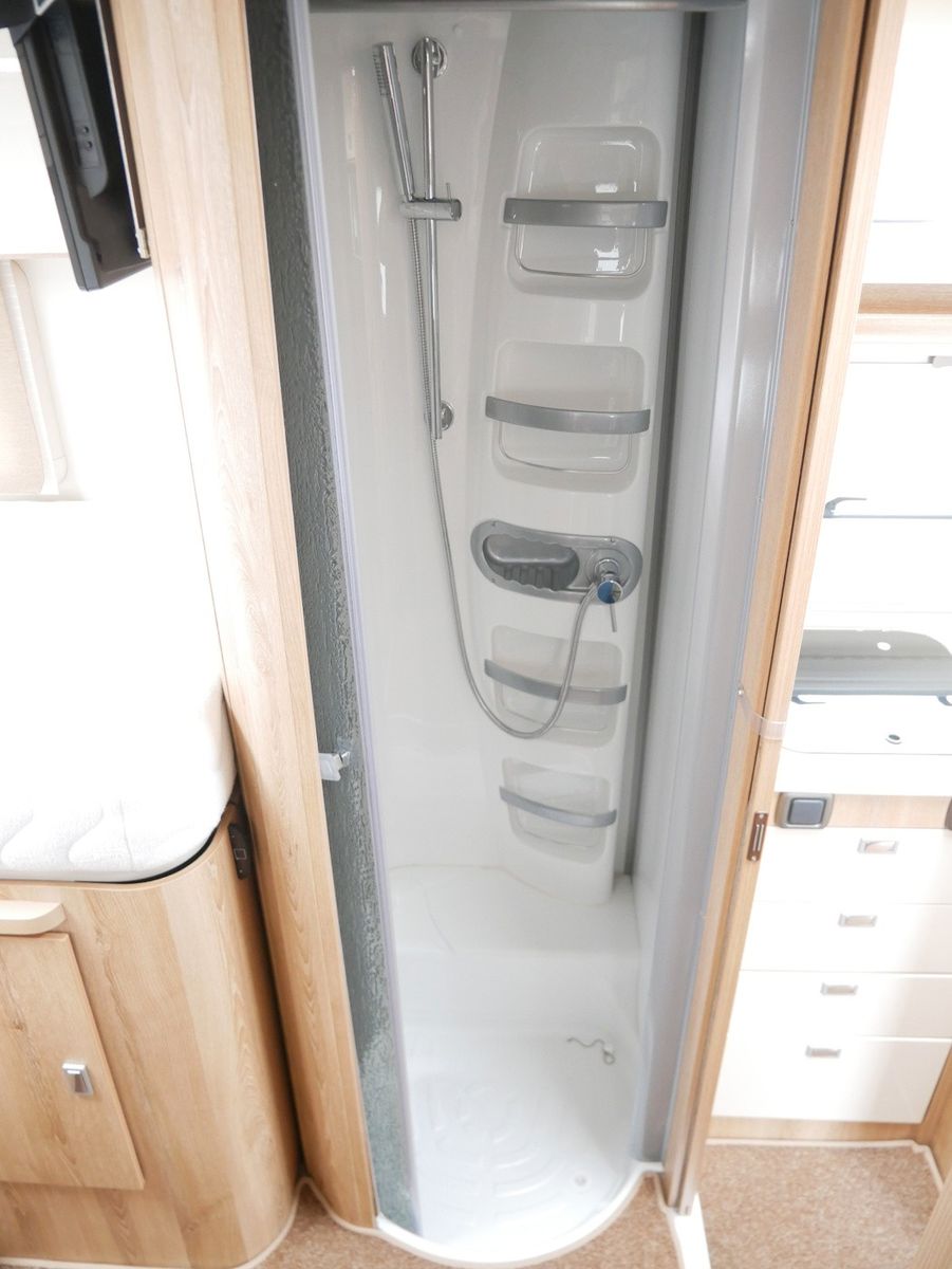 Fahrzeugabbildung GiottiLine G-Liner 937 1.Hand Luftfahrwerk Backofen Kamera