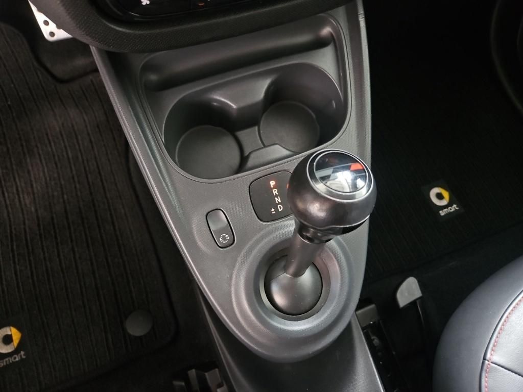 Fahrzeugabbildung Smart fortwo 52 kW passion Brabus LED Navi SHZ Pano