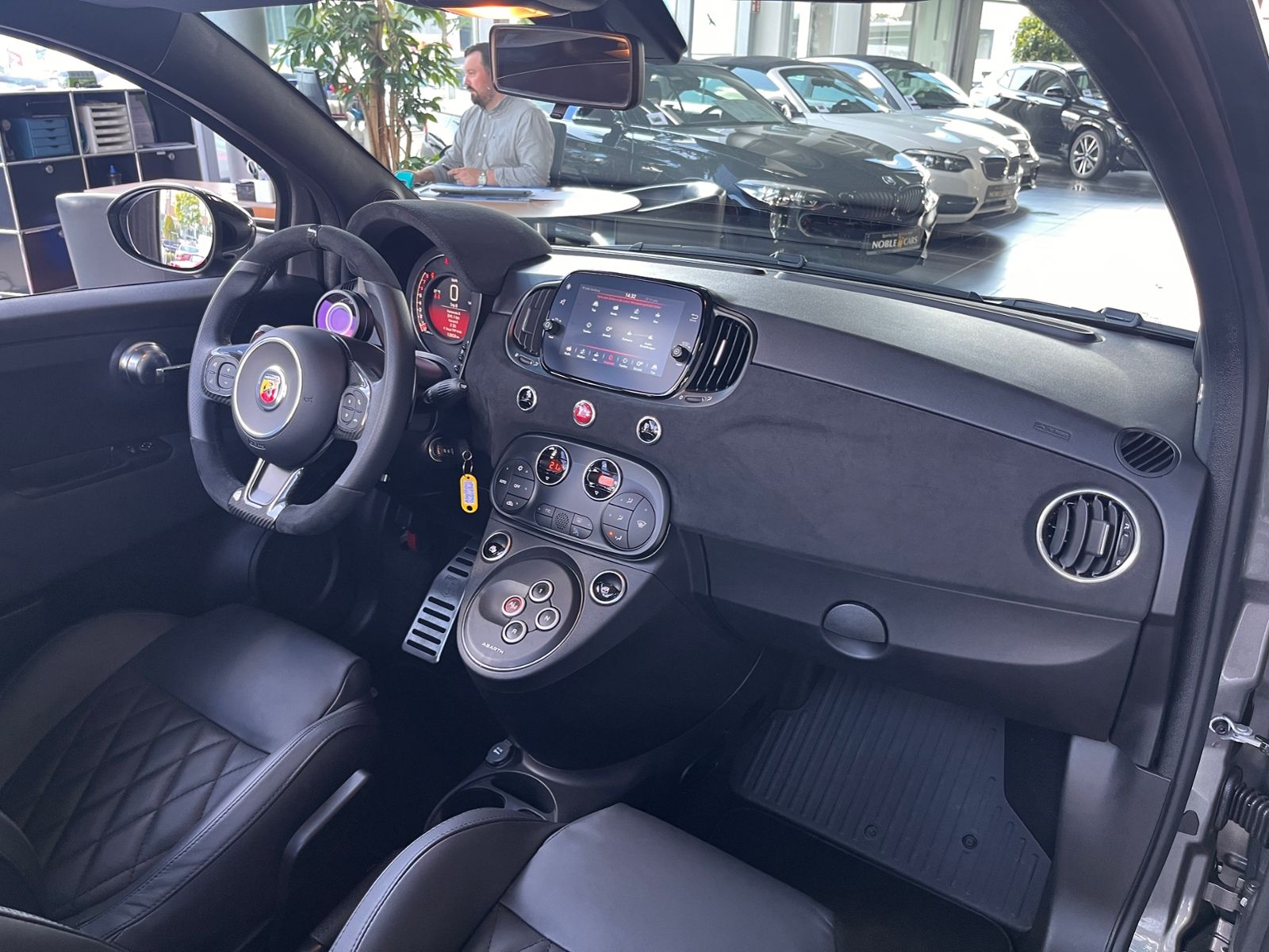 Fahrzeugabbildung Abarth 695C Turismo Aut. BEATS XENON NAVI