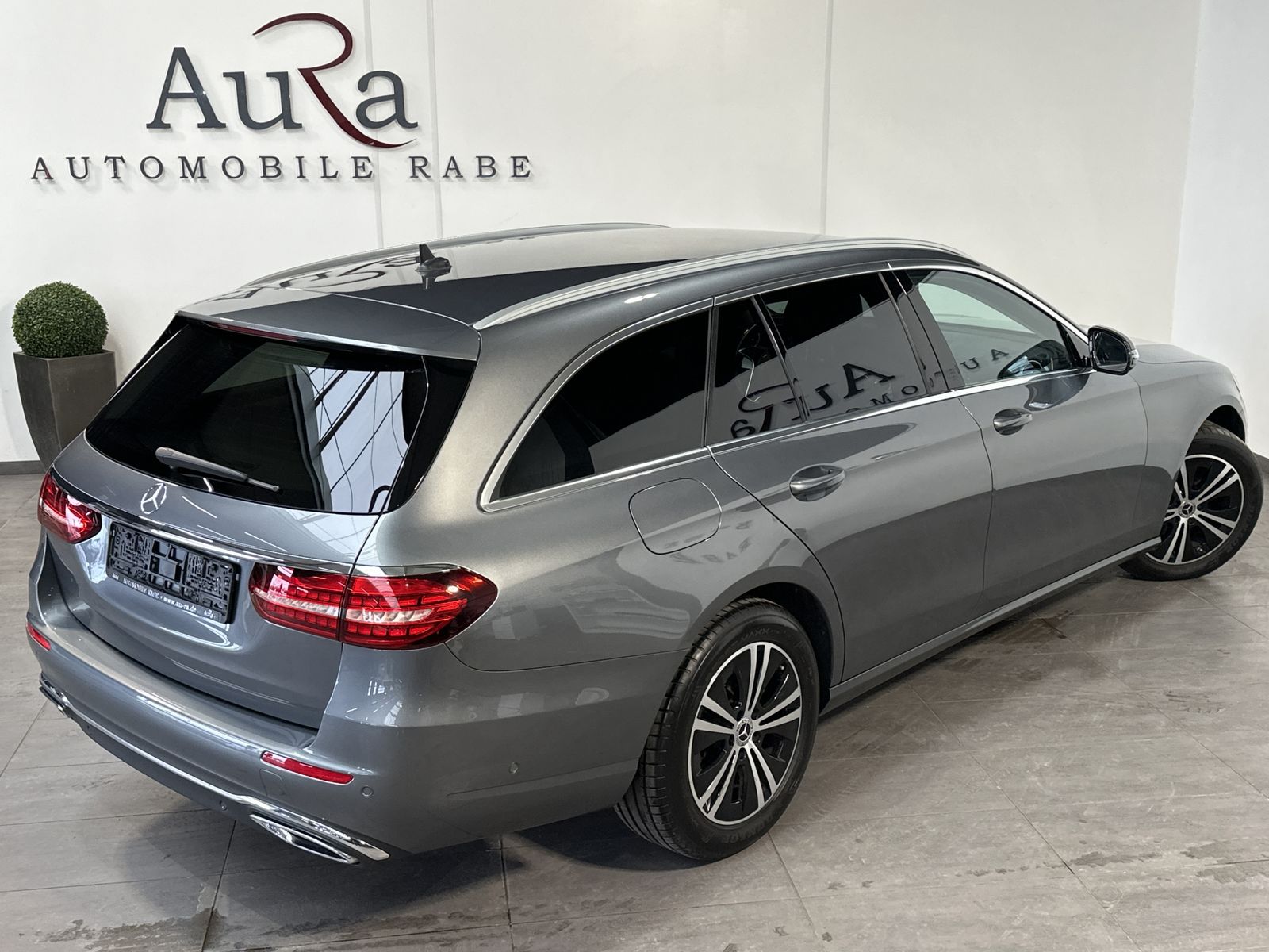 Fahrzeugabbildung Mercedes-Benz E 220d T 4Matic Avantgarde NAV+LED+WIDESCEEN+KAM