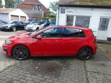 Volkswagen Golf VII GTI Performance im Top Zustand - mit Benzin-Antrieb: Rot, Standheizung