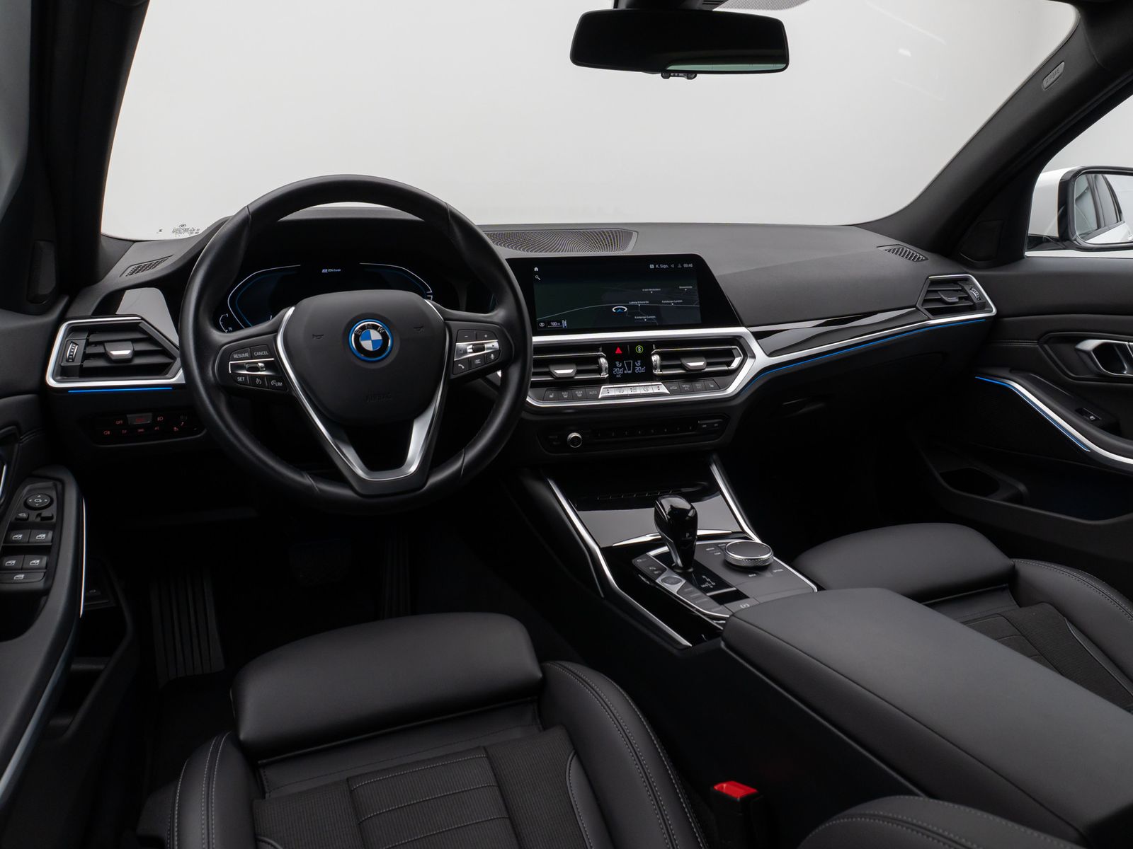 Fahrzeugabbildung BMW 320e  Sport Line DAB HiFi CockPitPro PDC Alarm