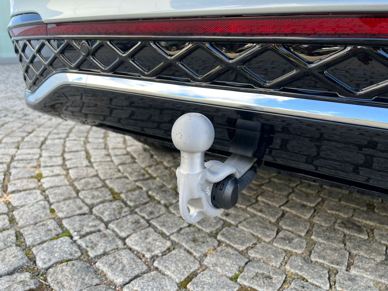 Fahrzeugabbildung Volkswagen Tiguan R-Line 1.5 eTSI DSG *AHK, IQ.Light, Stand