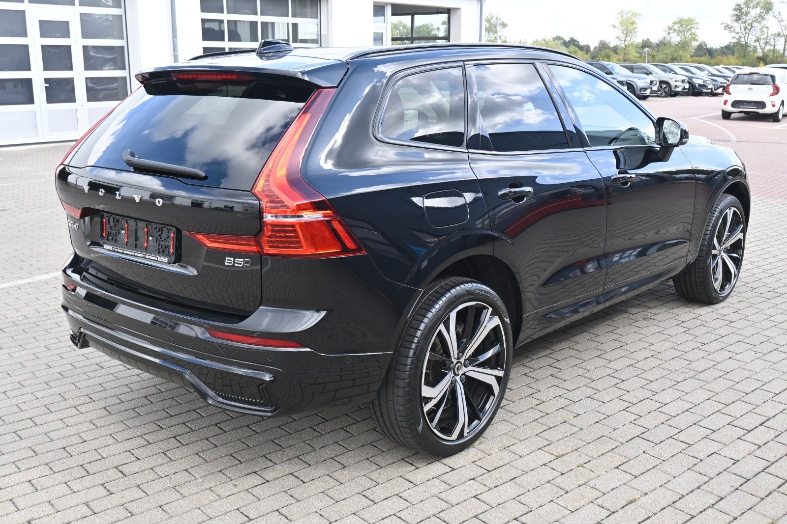 Fahrzeugabbildung Volvo XC60 B5 D AWD Ultimate Dark*STDHZG*360°LUFT*ACC
