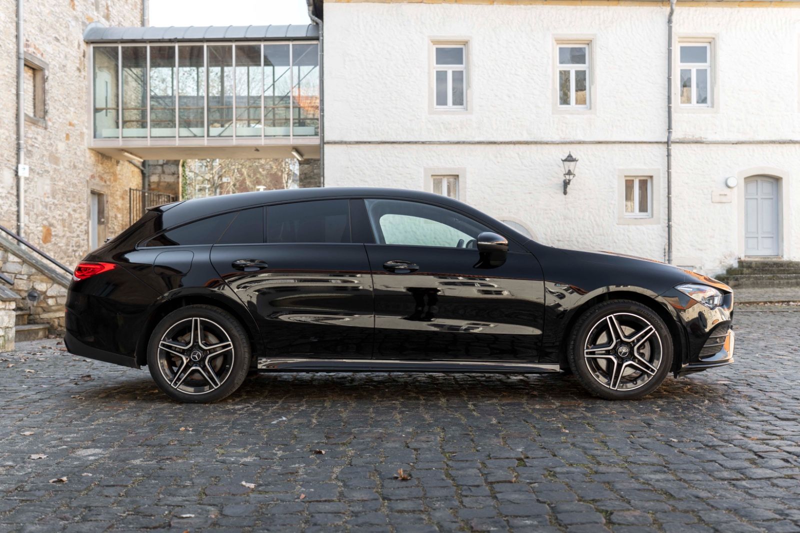 Fahrzeugabbildung Mercedes-Benz CLA 250e Shooting Brake AMG-LINE LED KAM 8FACH