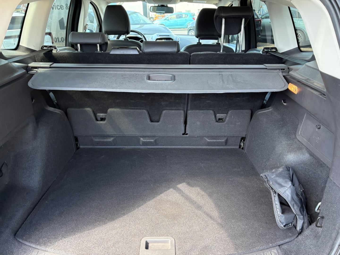 Fahrzeugabbildung Ford Kuga Titanium AHK Beheizbare WSS Allwetter