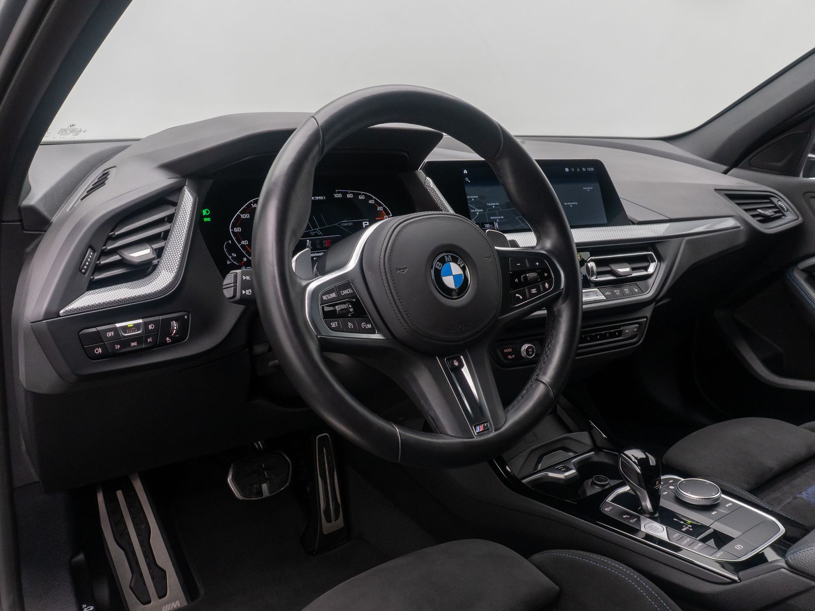 Fahrzeugabbildung BMW M135 xD HUD DAB Kamera HiFi Komfort 18Zoll