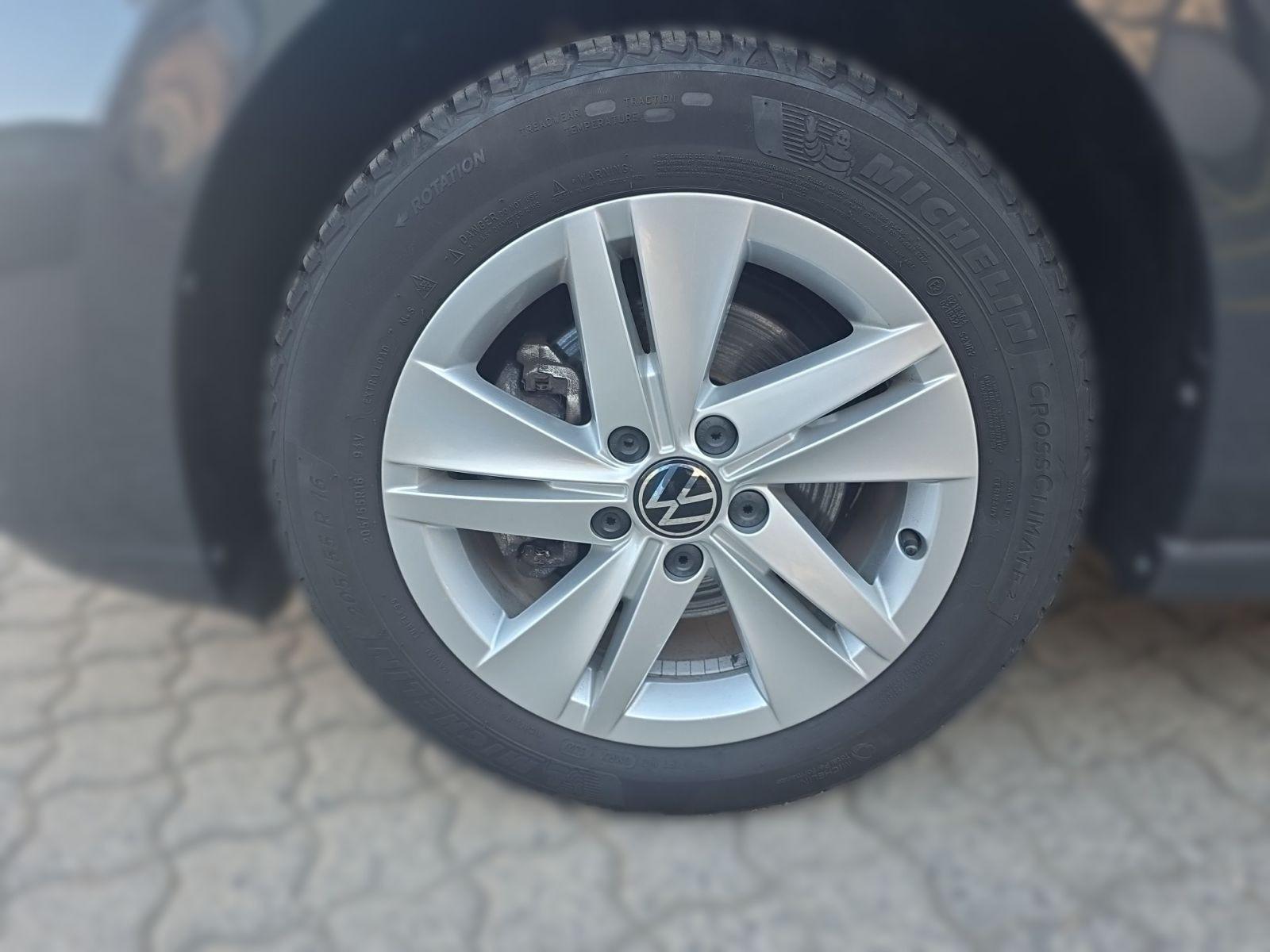 Volkswagen Golf 1.5 TSI NAVI AHK KAMERA LED APP