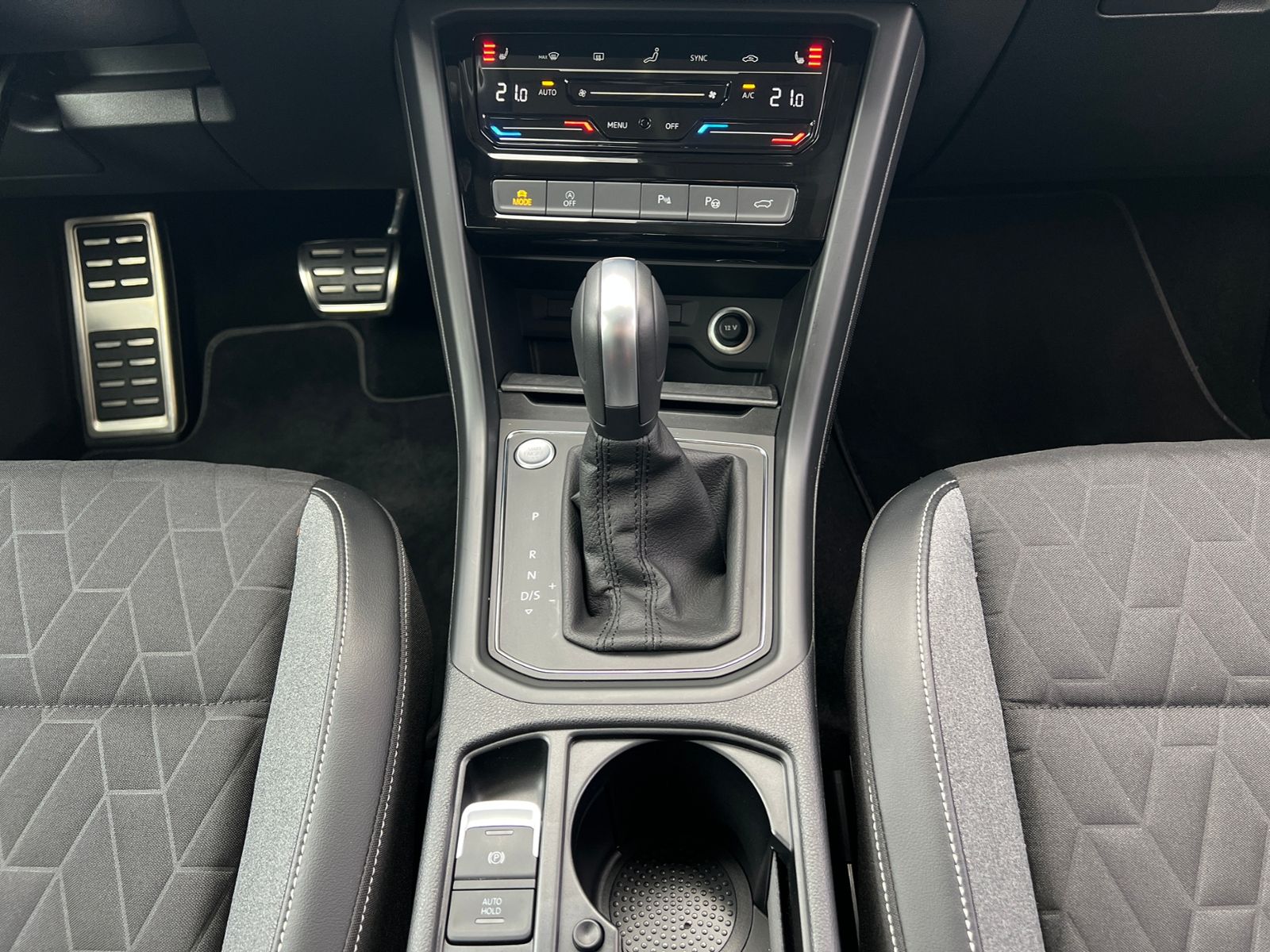 Fahrzeugabbildung Volkswagen Touran Comfortline 2.0 TDI DSG *R-Line Ext., AHK