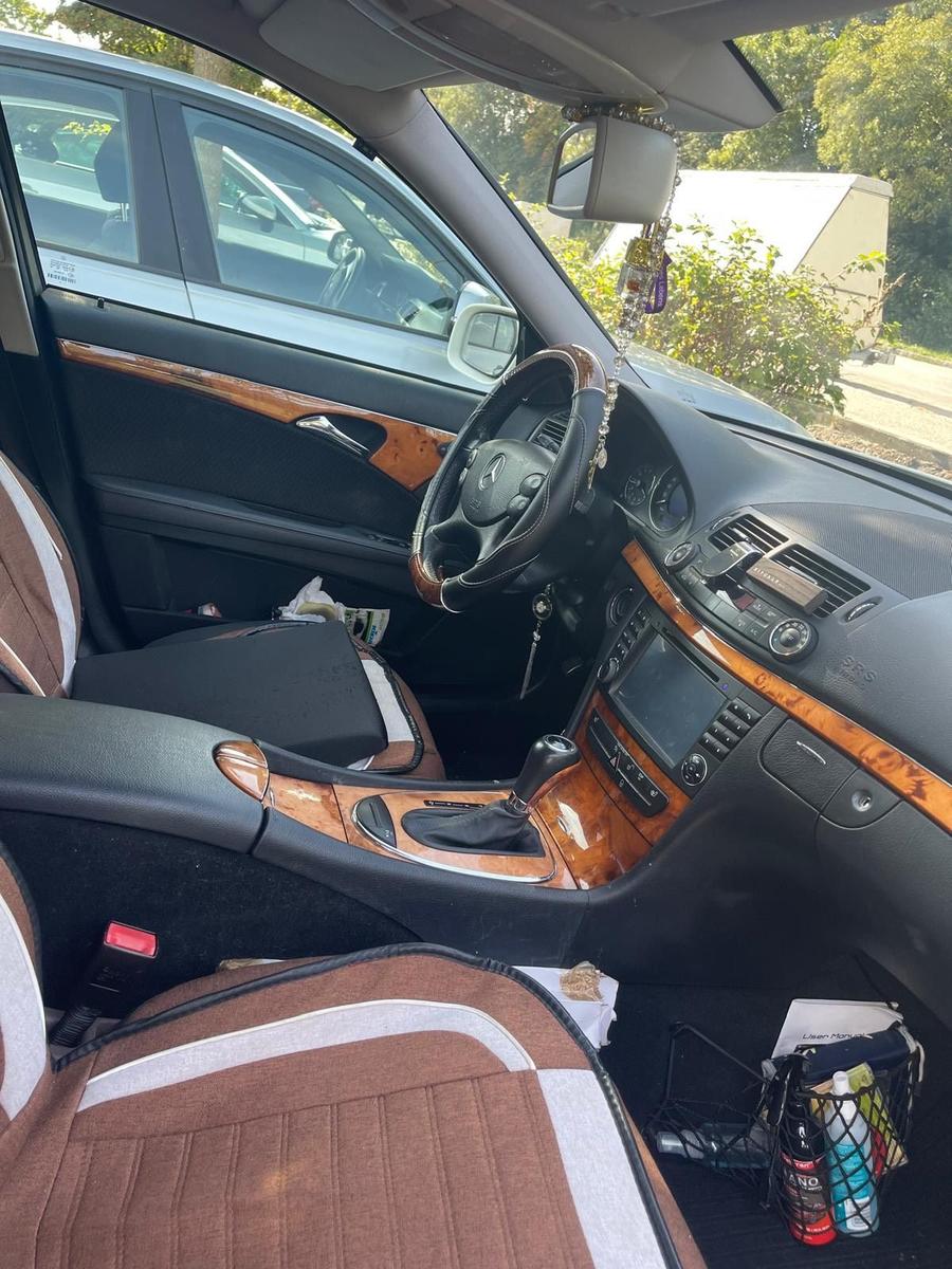 Mercedes-Benz E200 2008 — photo 8