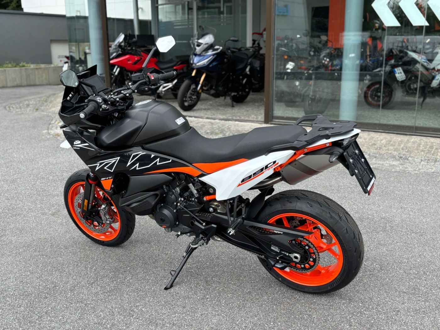 Fahrzeugabbildung KTM 890 SMT Modell 2024 4 Jahre Garantie