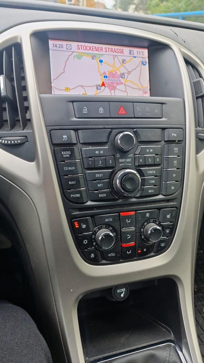 Opel Astra 2013 — photo 8